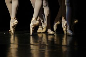 Balet - historia tańca, strój, balet klasyczny i współczesny, balet a jazz