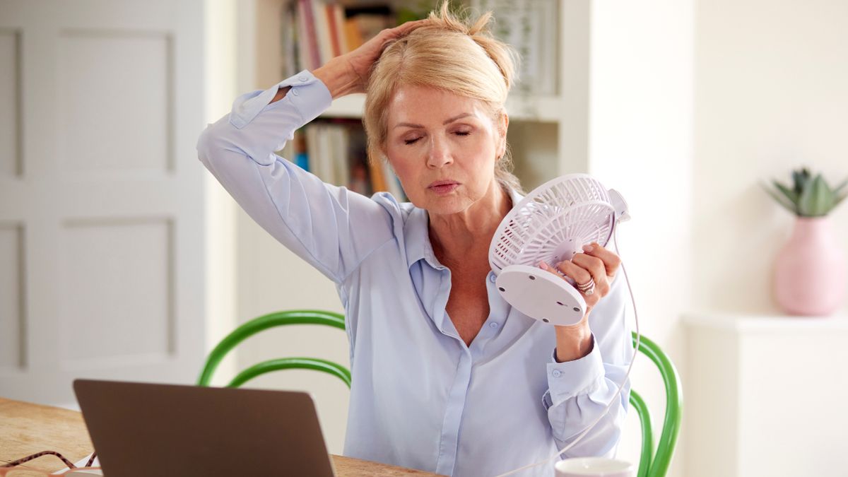 Izoflawony to naturalne hormony, które warto stosować w okresie menopauzy.