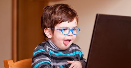 Ostrożnie i bez paniki. Kontrola rodzicielska w Internecie
