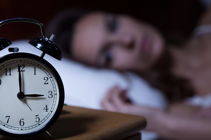Brak snu może pogorszyć stan zdrowia i samopoczucie.