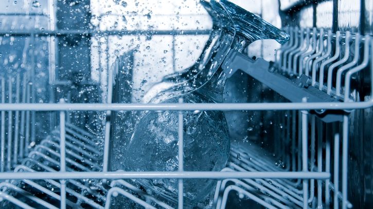 Uwaga na płyn nabłyszczający do zmywarek. Może szkodzić jelitom