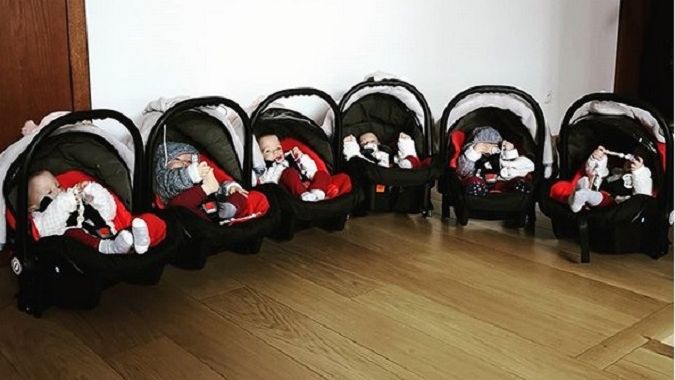 Mama sześcioraczków z Krakowa pokazała pierwsze zęby u jednego z dzieci
