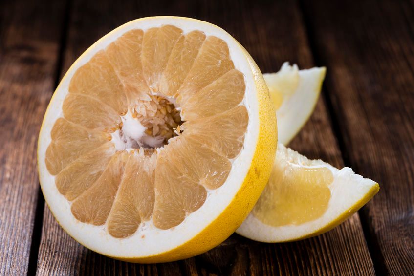 Pomelo 61 mg witaminy C w 100 g produktu Ranking owoców i warzyw