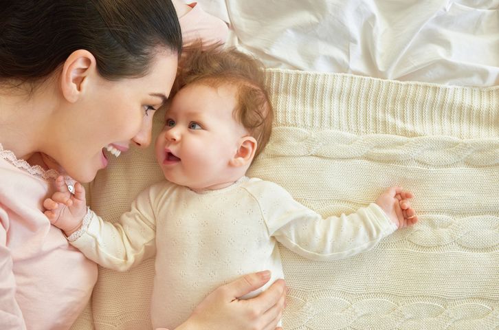 Wysokość zasiłku macierzyńskiego określa się na podstawie średniego wynagrodzenia kobiety z ostatnich 12 miesięcy przed narodzinami dziecka