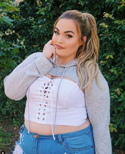 Loey w crop topie wygląda obłędnie