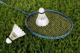 Sport z rakietką w tle. Akcesoria do gry w badmintona i tenisa