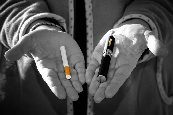E-papierosy mają mniej szkodliwych substancji niż tradycyjne wyroby tytoniowe. Nie znaczy to jednak, że są zdrowe dla naszego organizmu.