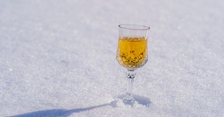 Najgorszy alkohol dla stawów. Podnosi ryzyko przewlekłej choroby o 85 proc.
