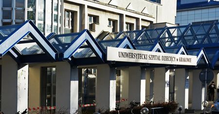 12-latka walczyła o życie, szpital odmówił przyjęcia. Karetka woziła ją cztery dni w największej śnieżycy