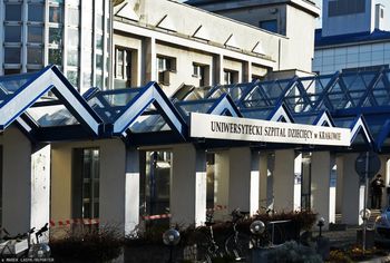 12-latka walczyła o życie, szpital odmówił przyjęcia. Karetka woziła ją cztery dni w największej śnieżycy