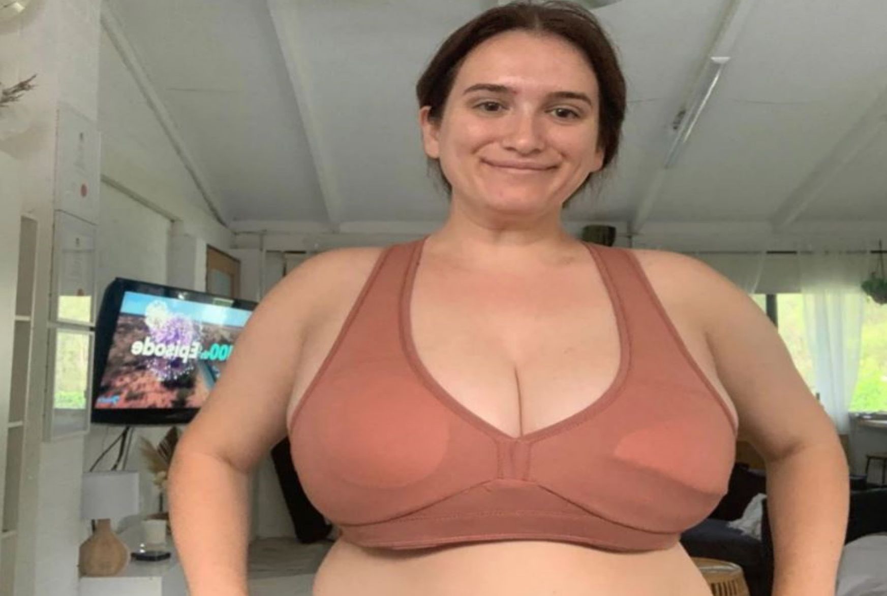 Duży biust przysparzał jej wielu problemów 