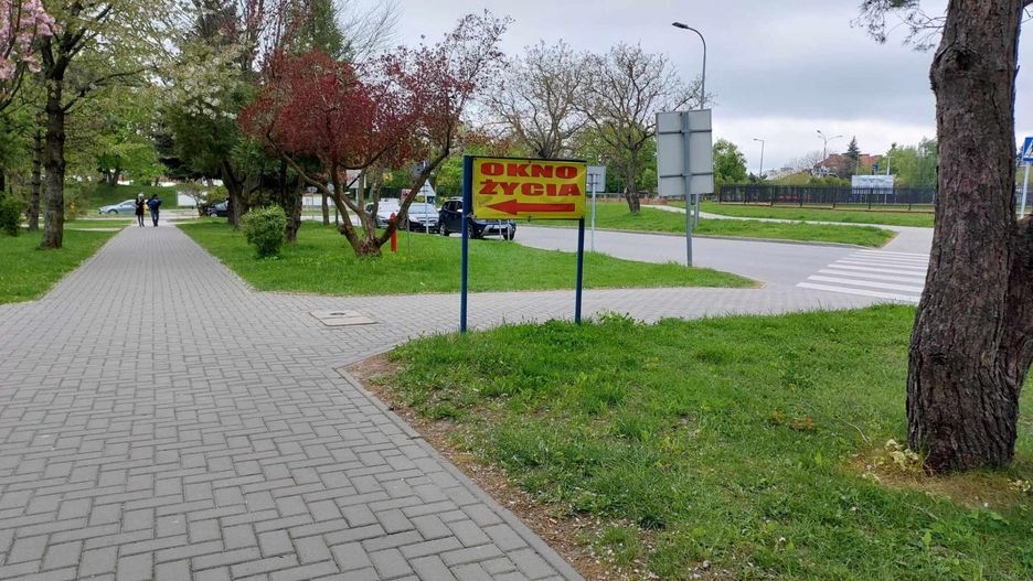 Chłopiec znaleziony w oknie życia. "Sygnał rozległ się około godziny 9.30"