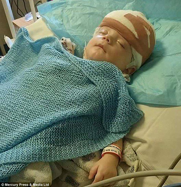 Harry w szpitalu po operacji/ DailyMail