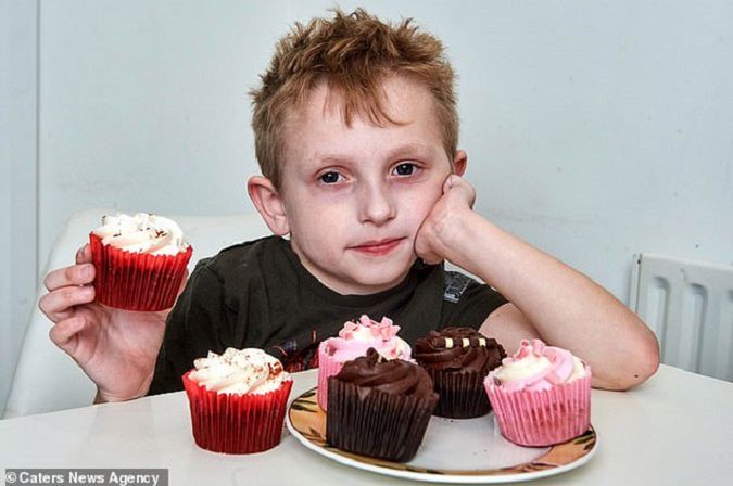 Chłopiec cierpi na rzadkie zaburzenie pracy jelit. Nigdy nie jadł słodyczy