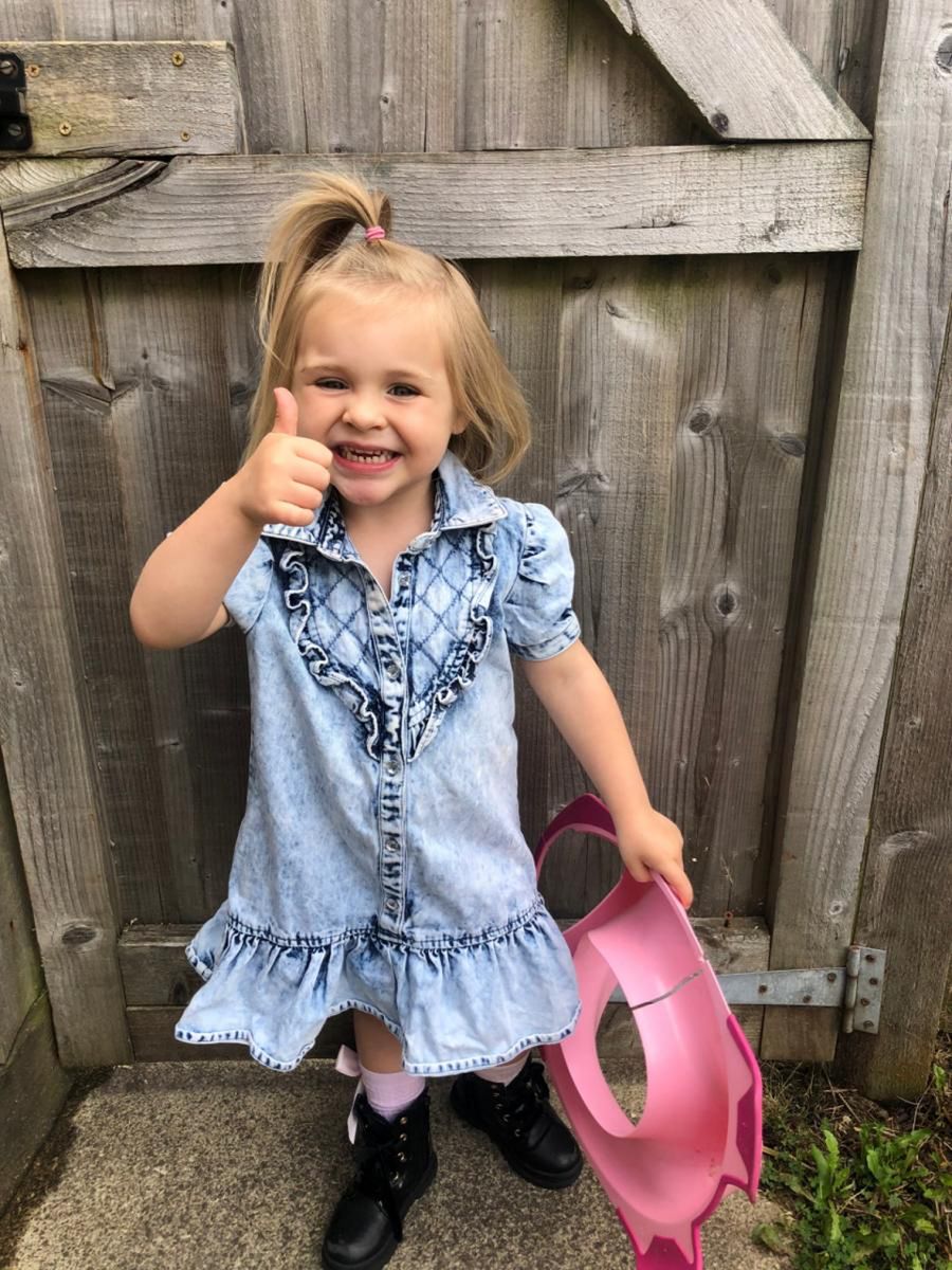 3 pielęgniarki pomagały dziewczynce