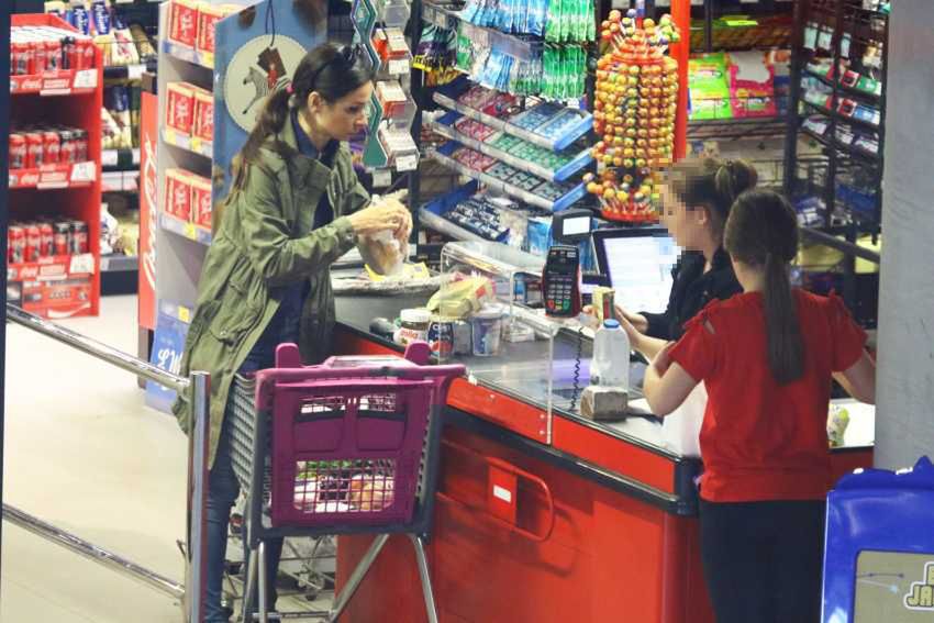 Marta Kaczyńska z córką w Sopocie na zakupach