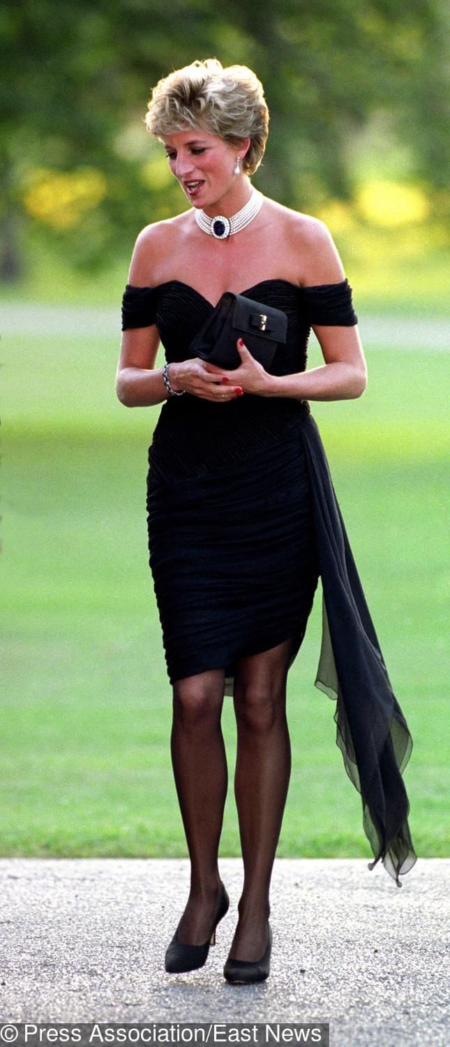 Księżna Diana na gali Vanity Fair w czarnej sukience