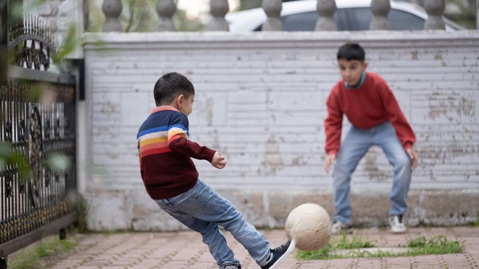 Kobieta postanowiła zwrócić uwagę dzieciom sąsiadów. Internauci oburzeni