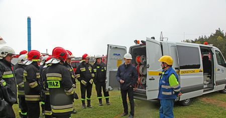 Strażacy szkoli się w zakresie zagrożeń ze strony prądu