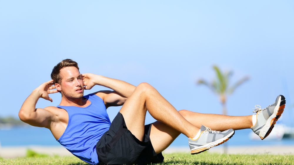 Brzuszki - jak wykonywać ćwiczenie, rodzaje ćwiczeń