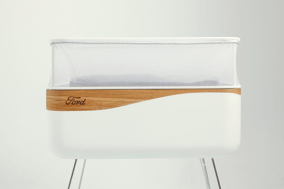 Łóżeczko usypiające / (fot.)fordmaxmotordreams.com