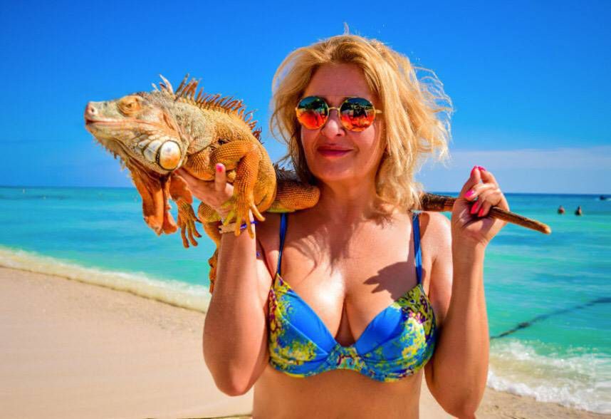 Majka Jeżowska i Anna Jurksztowicz szaleją w bikini i są jak wino