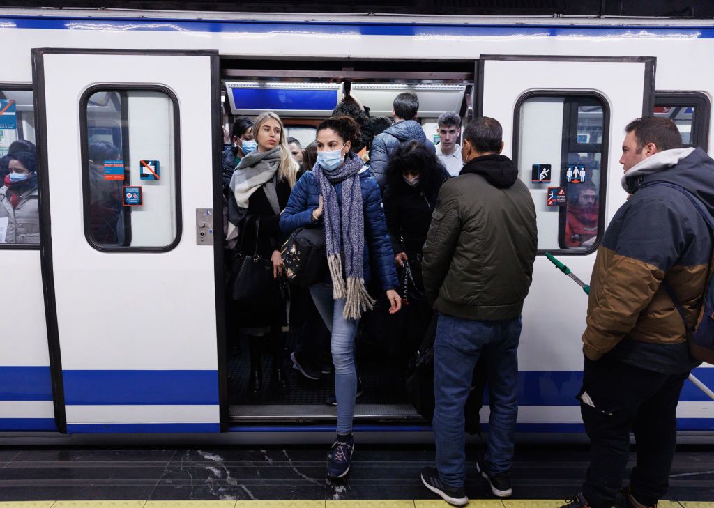 COVID już atakuje, a są jeszcze inne zagrożenia. "Czeka nas ciężki sezon"