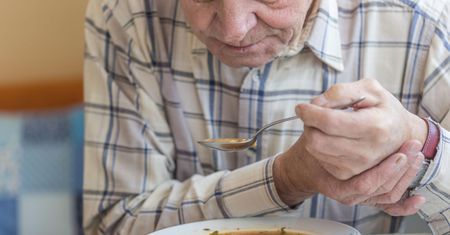 Liczba chorych rośnie szybciej niż w przypadku alzheimera. Lekarz podaje, jak przeciwdziałać