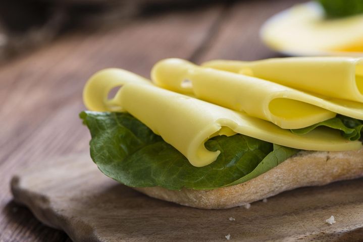 Prawdziwy żółty ser ma tylko trzy składniki 
