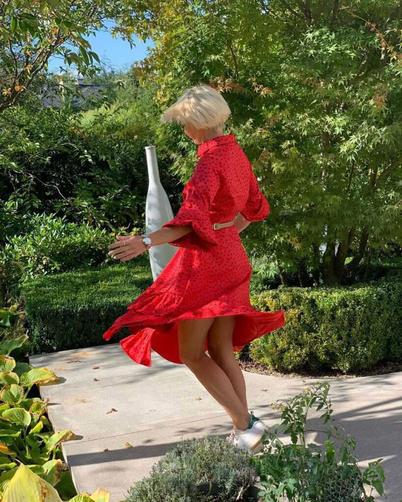 Małgorzata Kożuchowska w czerwonej sukience w groszki