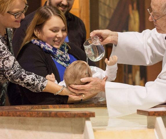 Chrzest dziecka z "nieświętym" imieniem. Czy jest możliwy?