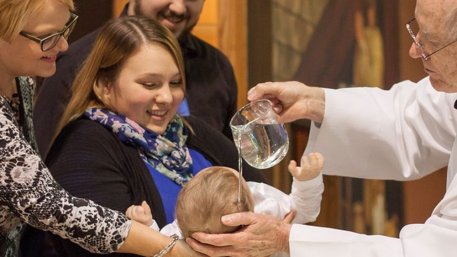 Chrzest dziecka z "nieświętym" imieniem. Czy jest możliwy?