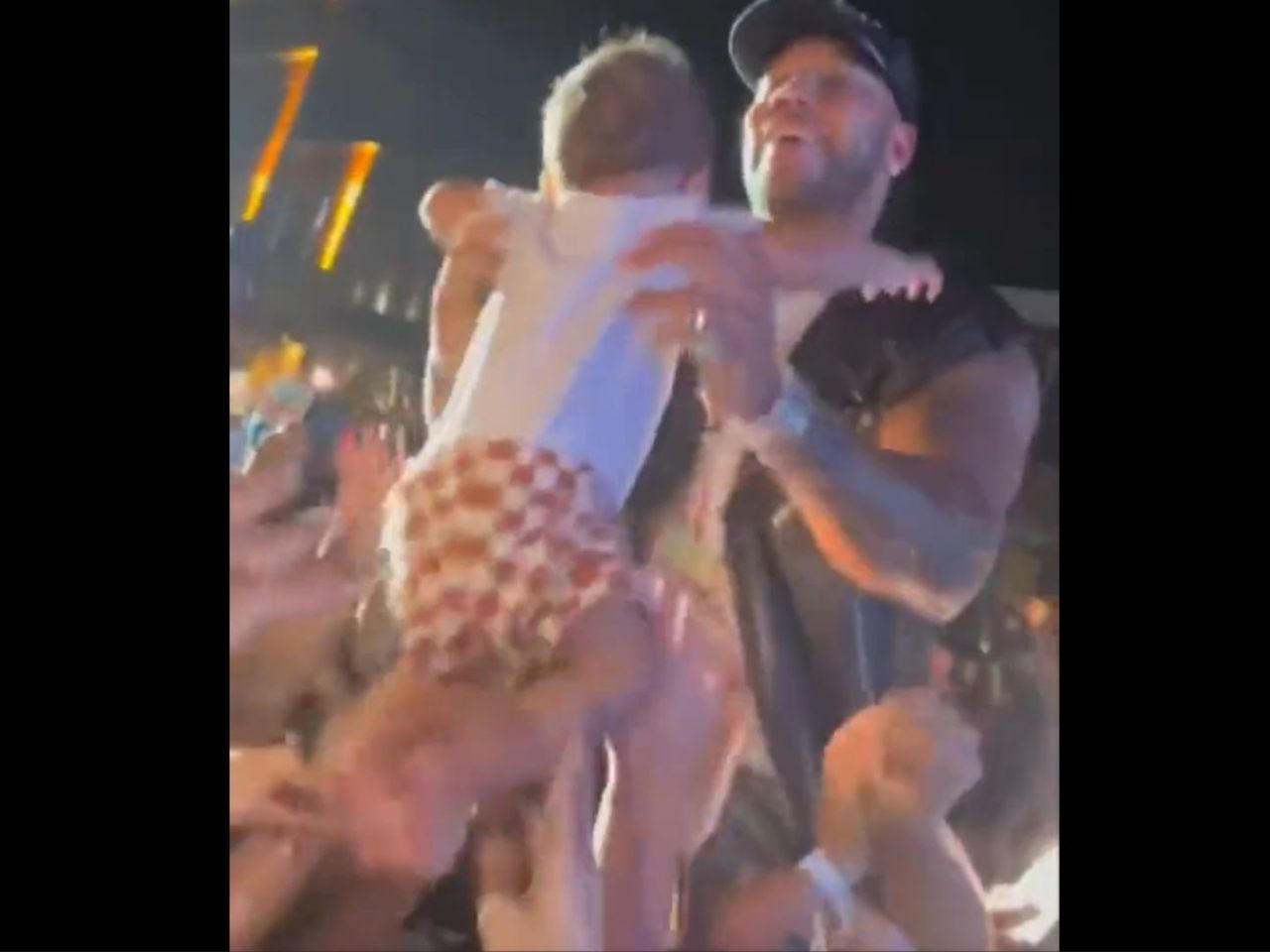 Bobas na koncercie. Na "fali" dotarł aż na scenę