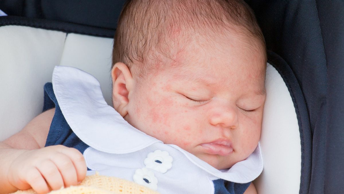 Niemowlę nie powinno za długo przebywać w foteliku samochodowym