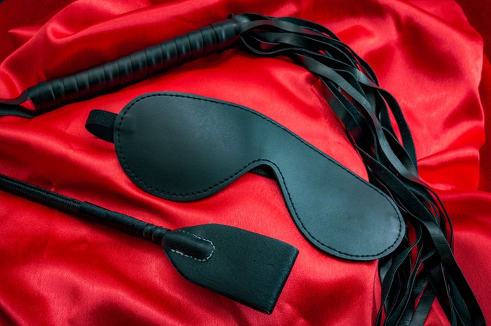 Gadżety erotyczne możemy trzymać w pudełku z &quot;tajemniczym&quot; czerwonym wnętrzem