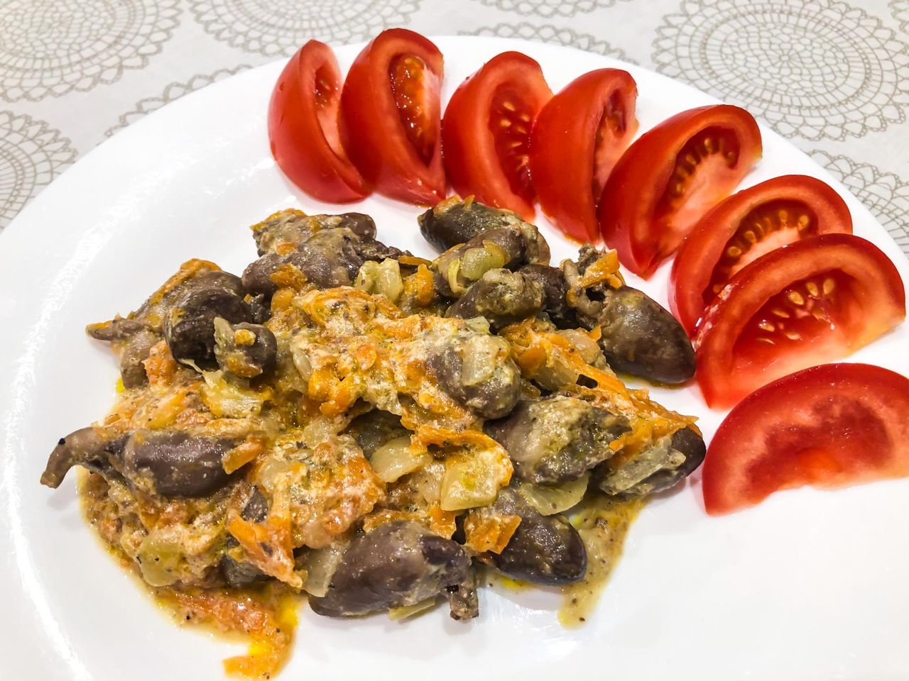 Bogate w żelazo, cynk i koenzym Q10. Dlaczego warto sięgać po serca drobiowe?