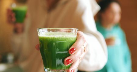 Oczyszcza jelito grube ze złogów. Najlepszy detoks po świętach