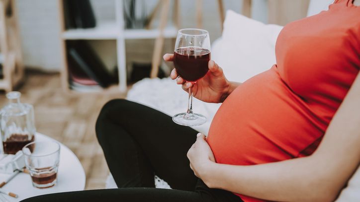Napoje bezalkoholowe w czasie ciąży. Czy są bezpieczne?