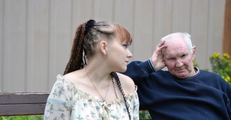 "Syndrom tatusia" to wrota do uzależnień. Jak się objawia?