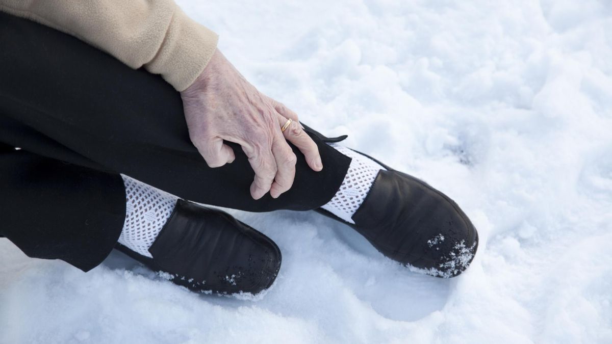 Upadłeś na lodzie? Od razu zdejmij zegarek, ratownik ostrzega
