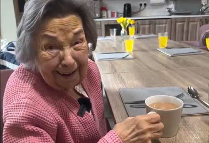 Skończyła 107 lat. Uwielbia pić herbatę