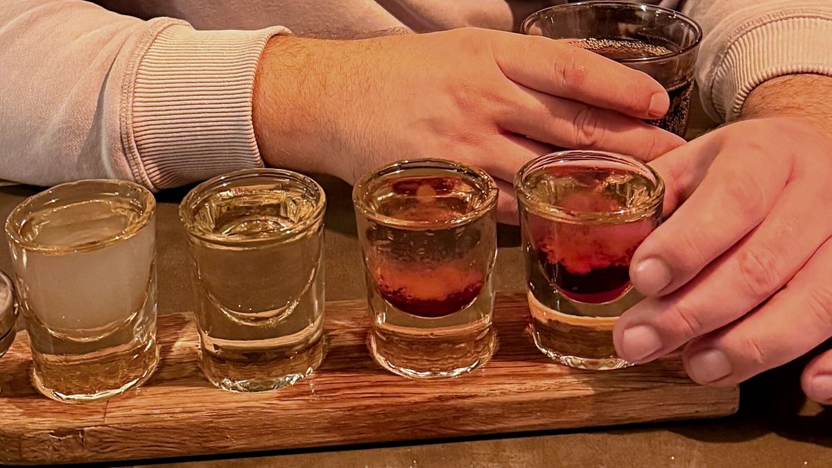 Gdy weekendowe picie powtarza się regularnie, komórki wątroby nie mają czasu na pełną regenerację.