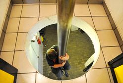 Pożar w bloku w Krakowie. Jedna osoba nie żyje, osiem rannych