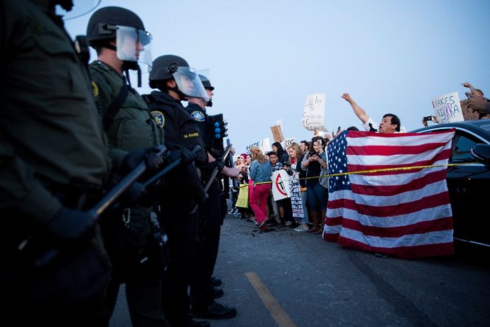 Zamieszki w Kalifornii. Demonstranci starli się z policją