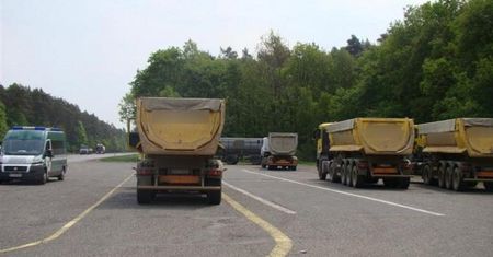 Ciężarówki bez opon budują nasze drogi