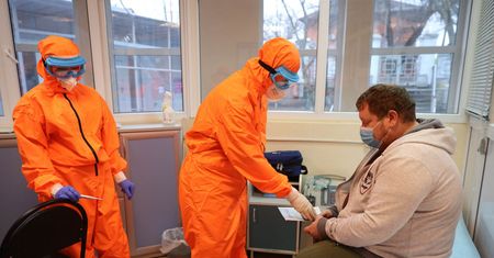 Kupili fałszywe certyfikaty szczepień, ale teraz żałują. Eksperci nie mają dobrych wieści dla tych osób