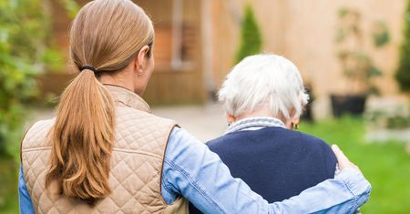 Hospicjum domowe – czym jest, jak załatwić i na czym polega?