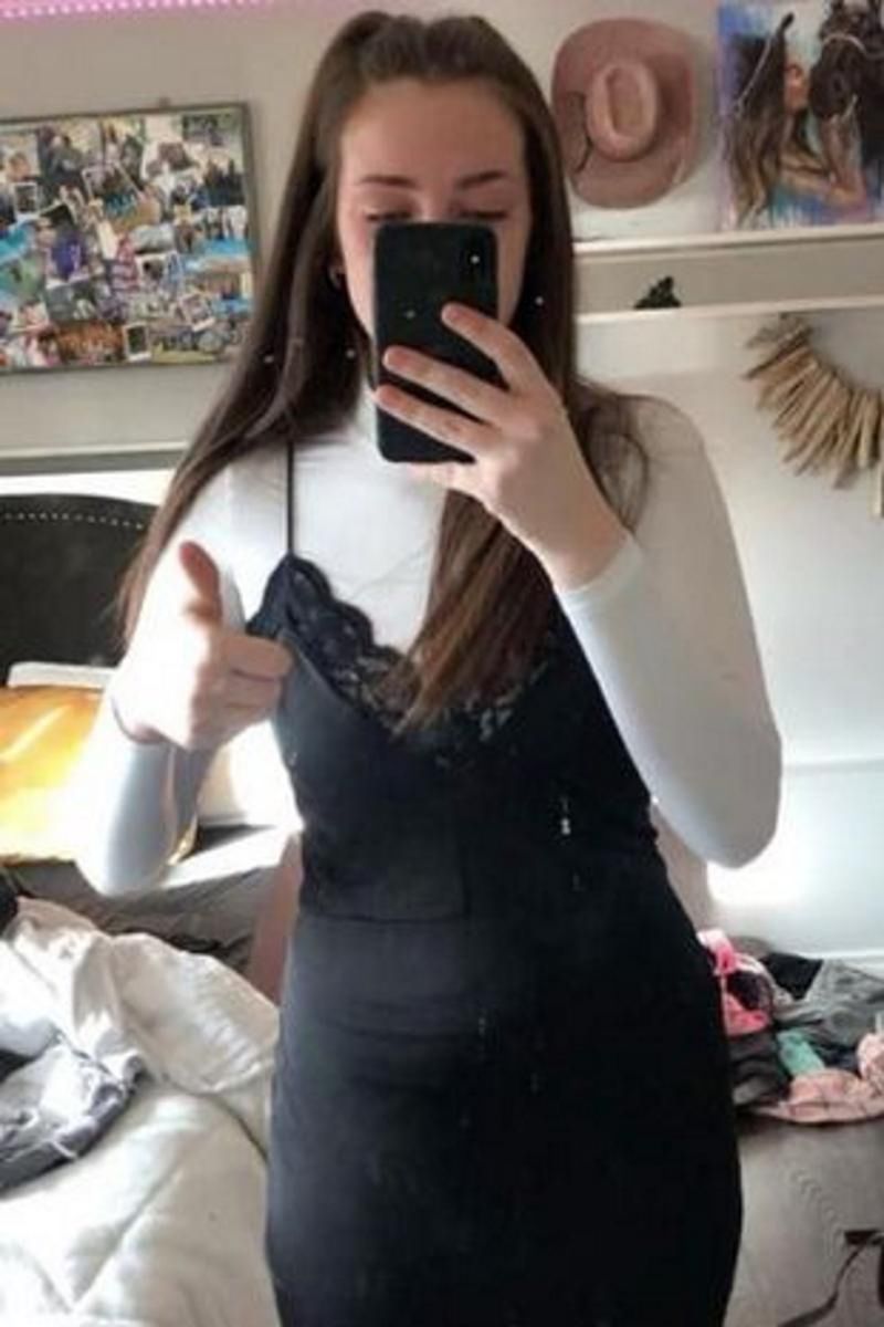 Nauczyciel uznał, że strój nastolatki jest niestosowny