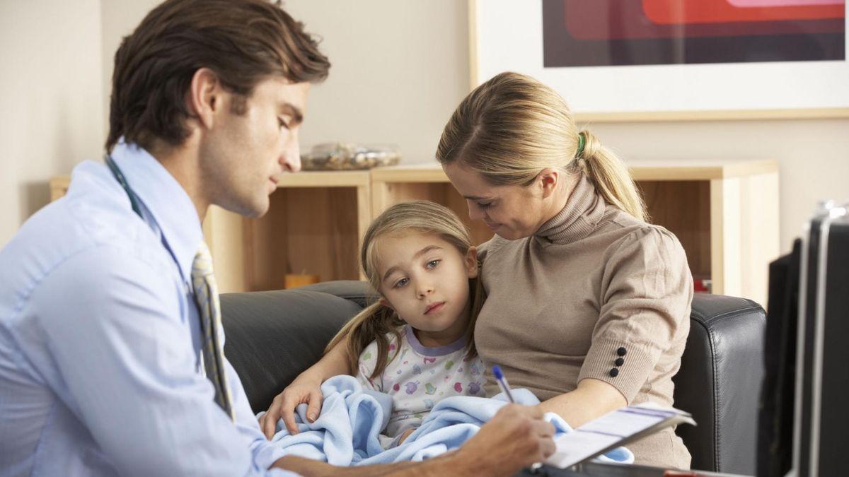 Matka z córką na wizycie u lekarza
