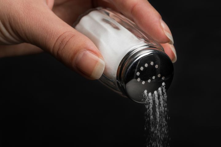 Niemieccy naukowcy ostrzegają, że nadmiar soli może osłabić odporność organizmu